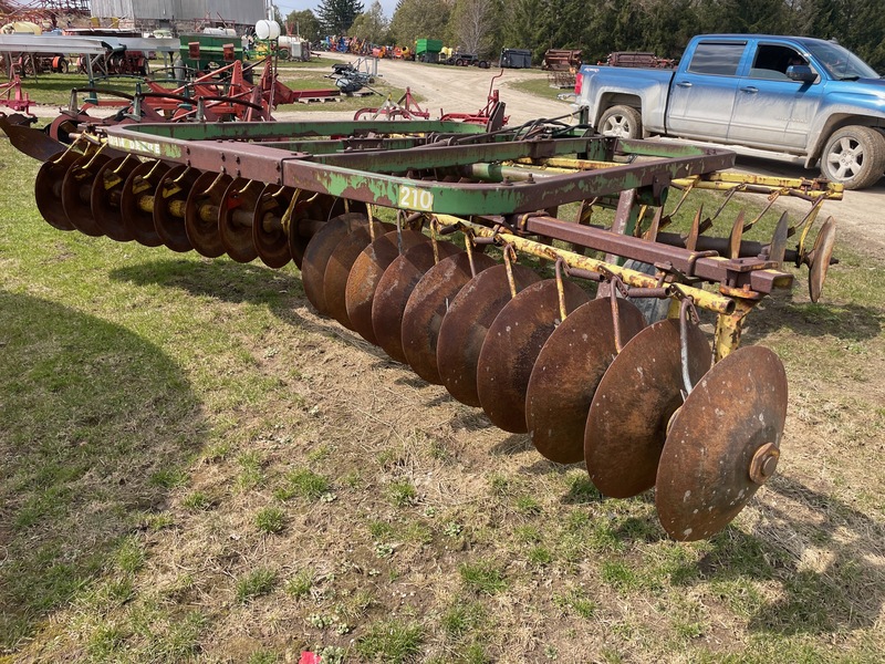 Tillage - Discs  John Deere 210 Disc - 13 Foot Photo